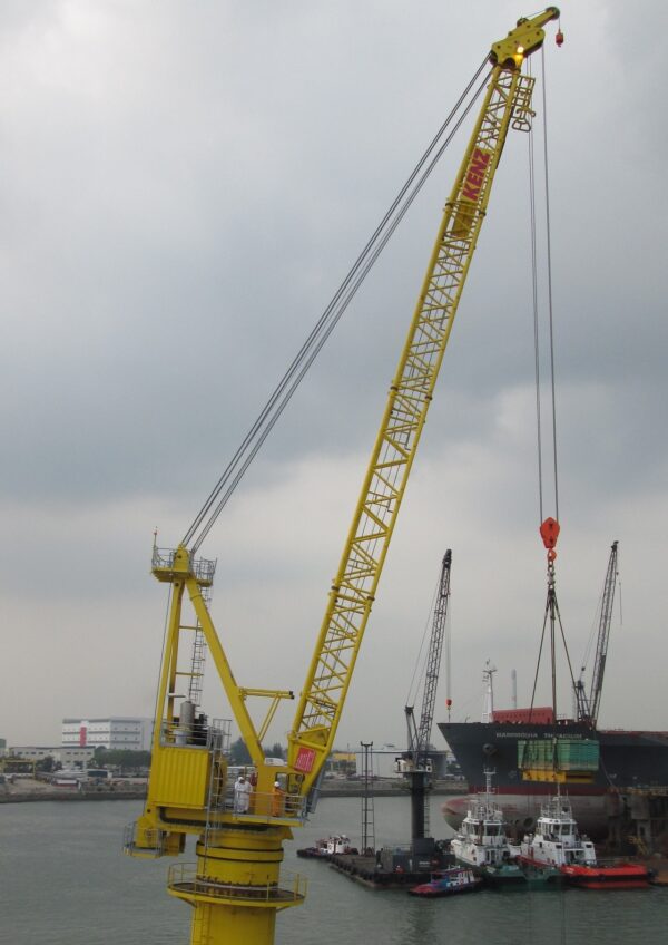 Kenz_100ton_Offshore_lattice_boom_crane