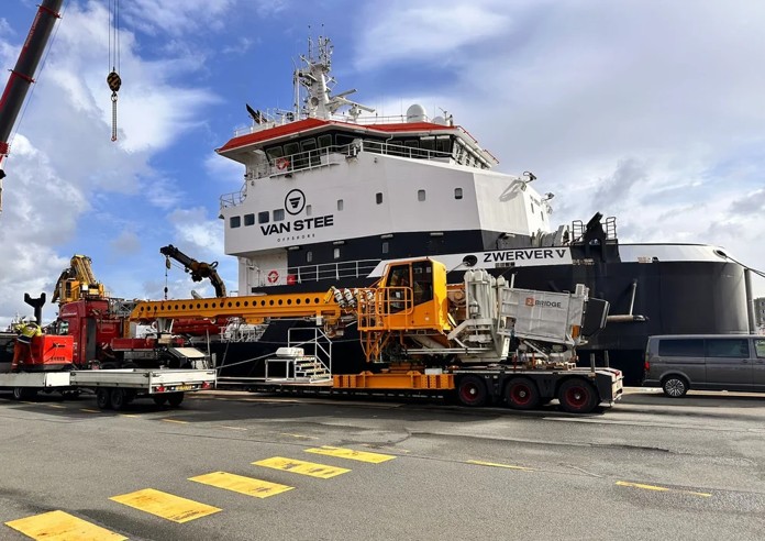 Z-bridge_Bring-to-Work_B2W_system_Van_Stee_Zwerver_V_OEG_Baltic_Sea_project_Orange_Delta_Equipment_Singapore